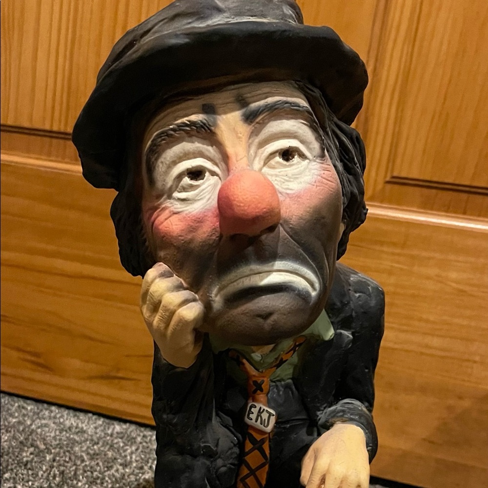 Limited edition Emmett Kelly signature collection! Gently used, like brand new!
